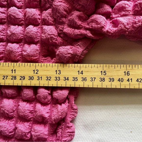 Oddy Women's Pink Bubble Top Short Sleeves Mock Turtle Neck Size Small NWT - Picture 5 of 8